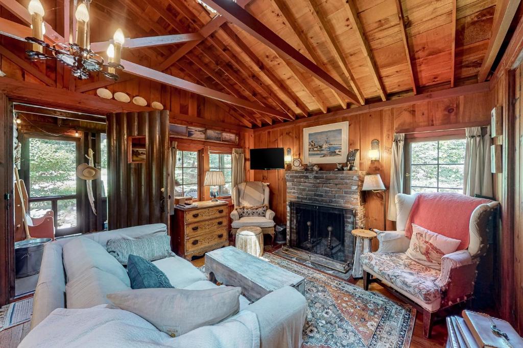 Machias Cabin, Boothbay Harbor (updated prices 2024)