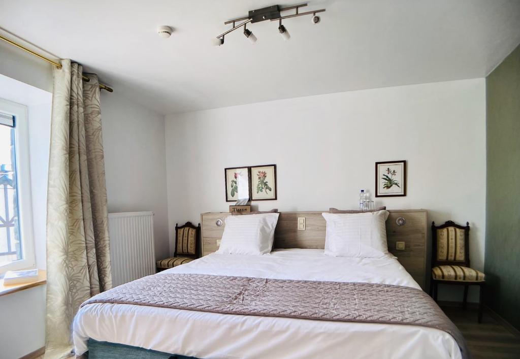Postel nebo postele na pokoji v ubytování B&B l'Aigrin