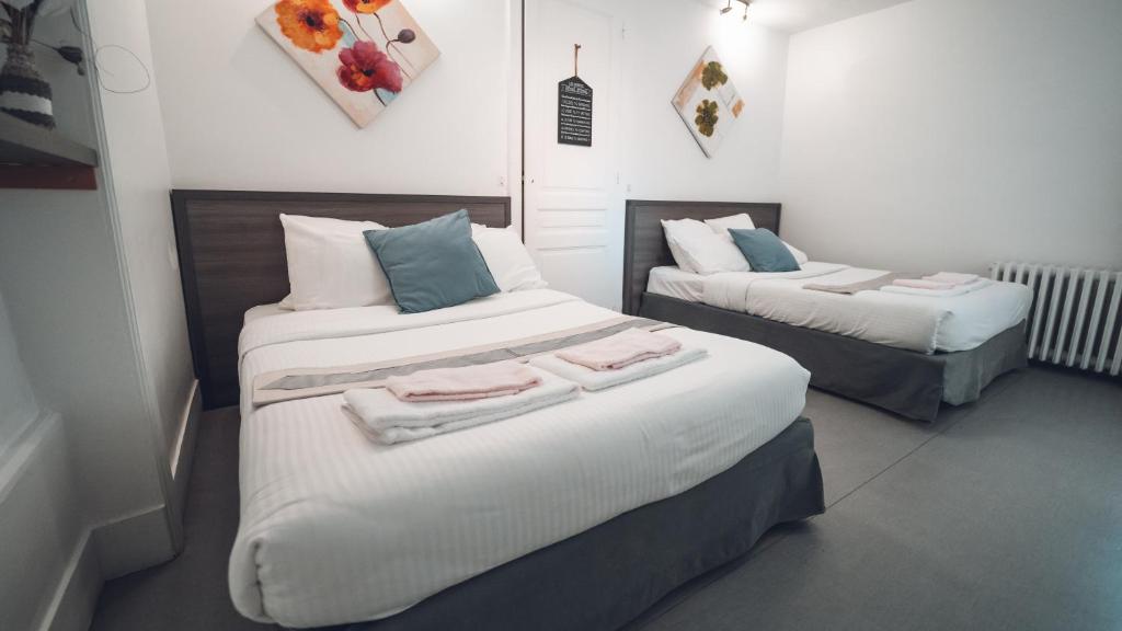 Logis Hôtel Vuillot - Standard Quadruple Room