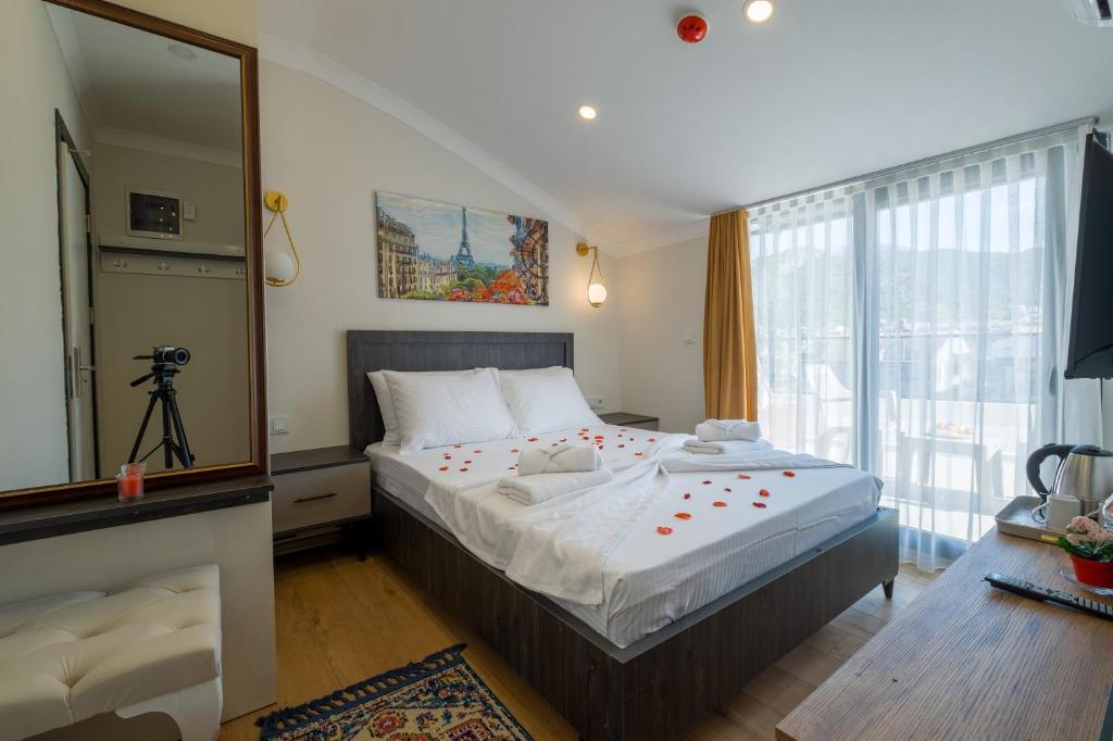 Tanrise City House - Double Room With Balcony