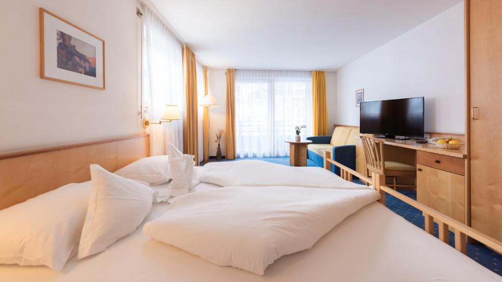 Postel nebo postele na pokoji v ubytování Hotel Julius Payer