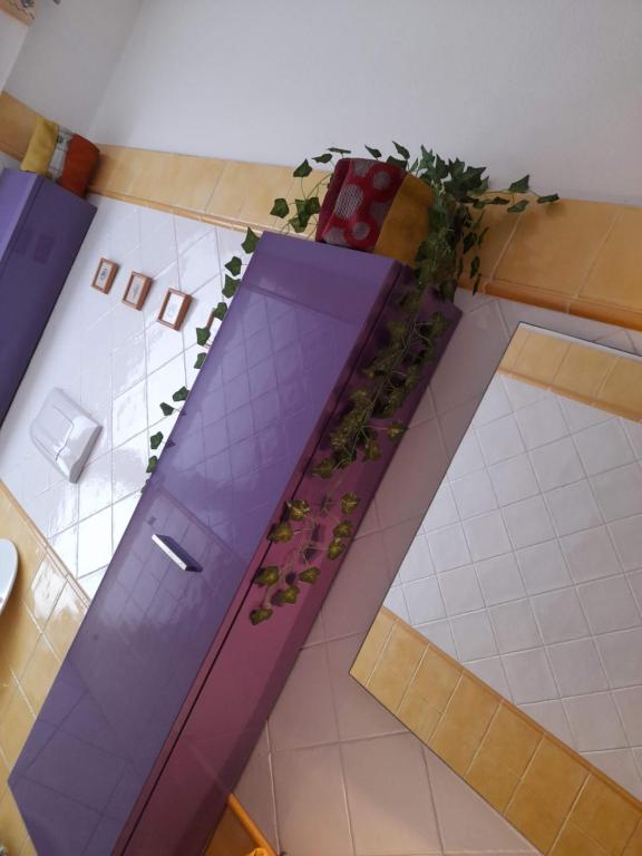 Foto de la galería de Casa Corallo Muravera Appartamento centralissimo due camere letto cucina e soggiorno nuovo letto matrimoniale e singoli Aria condizionata Parcheggio interno coperto ideale x 2 o 3 moto , Cantina x Biciclette en Muravera