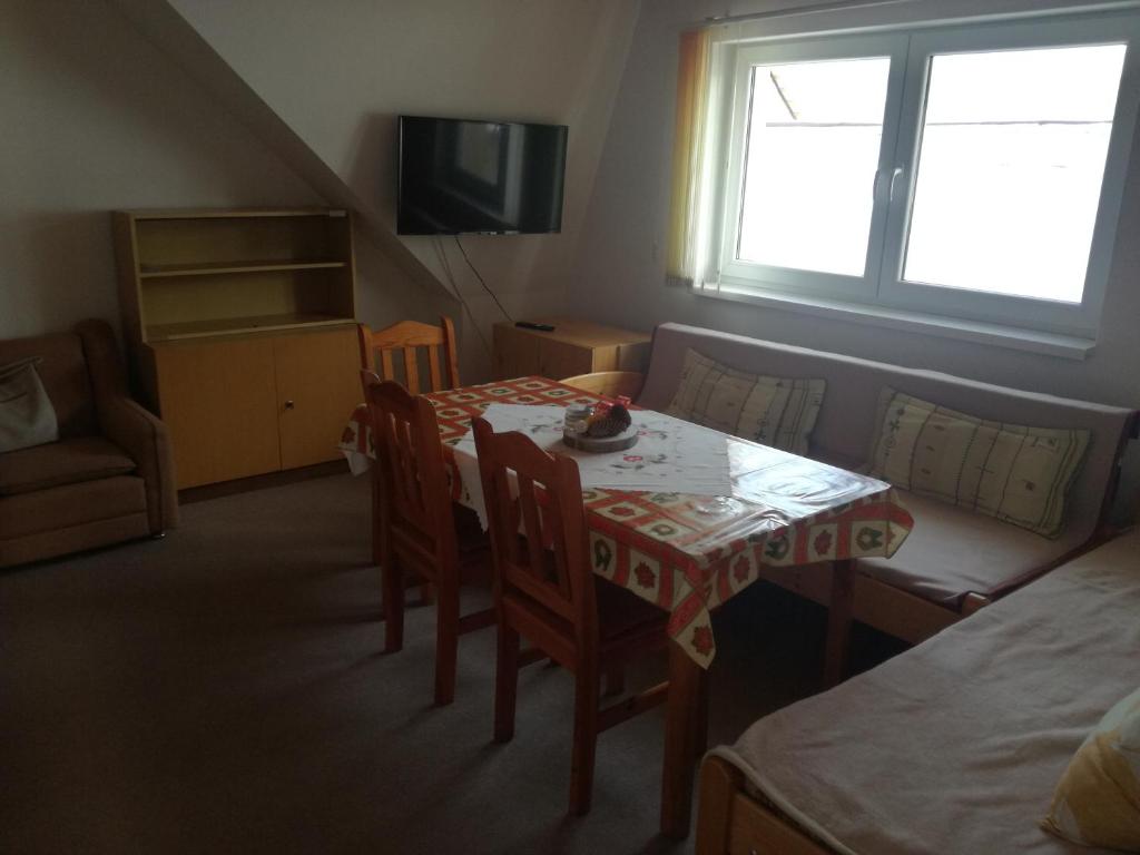 TV a/nebo společenská místnost v ubytování Apartment Majerčák