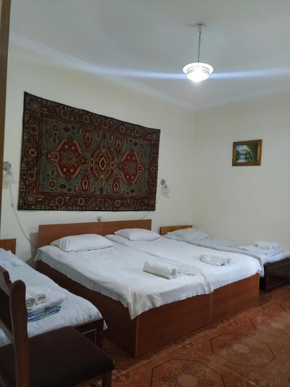 Postel nebo postele na pokoji v ubytování IRIS B&B in DEBED CANYON