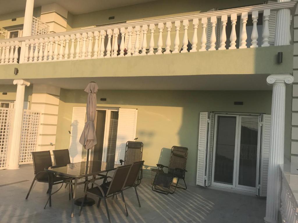 A balcony or terrace at dpatina