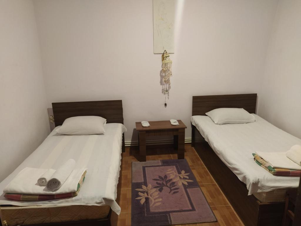 Postel nebo postele na pokoji v ubytování IRIS B&B in DEBED CANYON