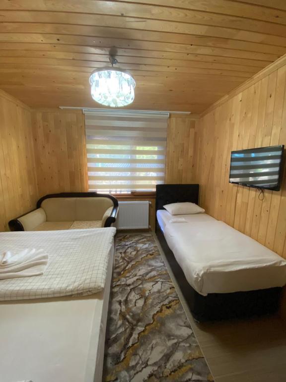 Postel nebo postele na pokoji v ubytování Yüce Suite