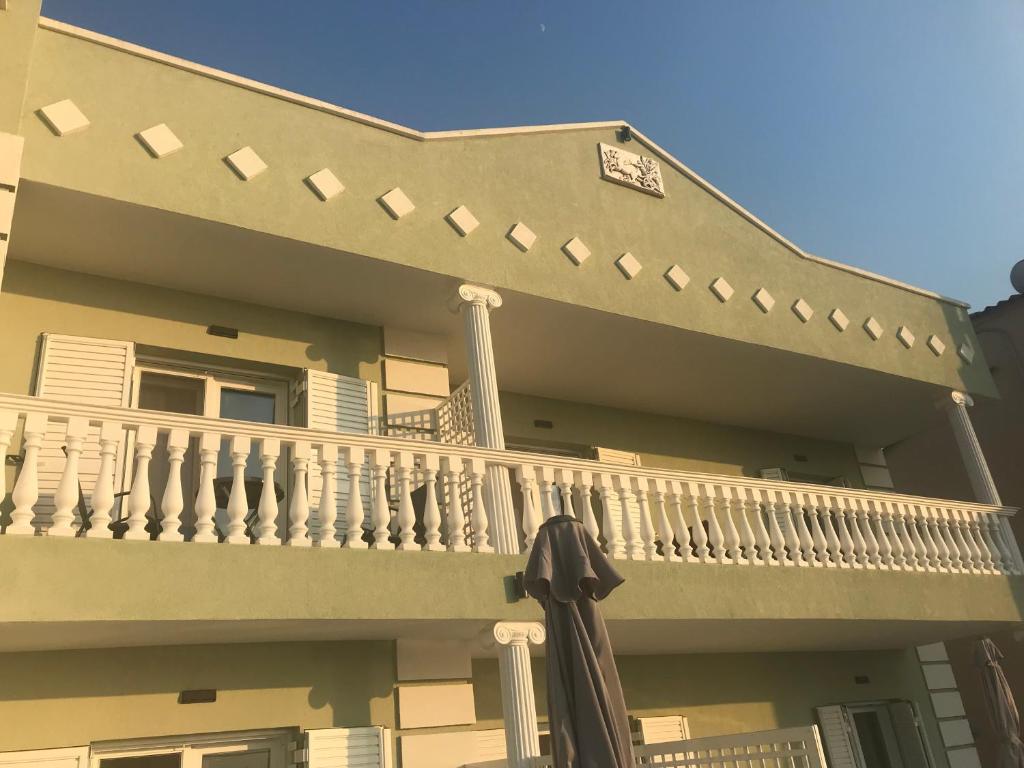 A balcony or terrace at dpatina