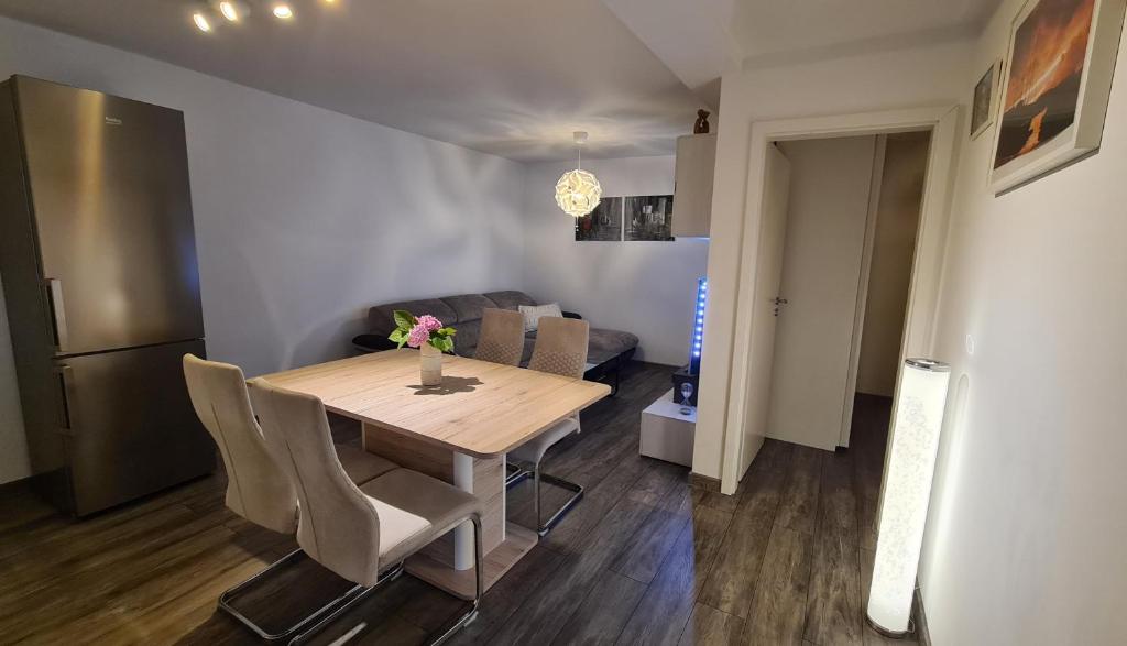 Posedenie v ubytovaní Apartman Kokola