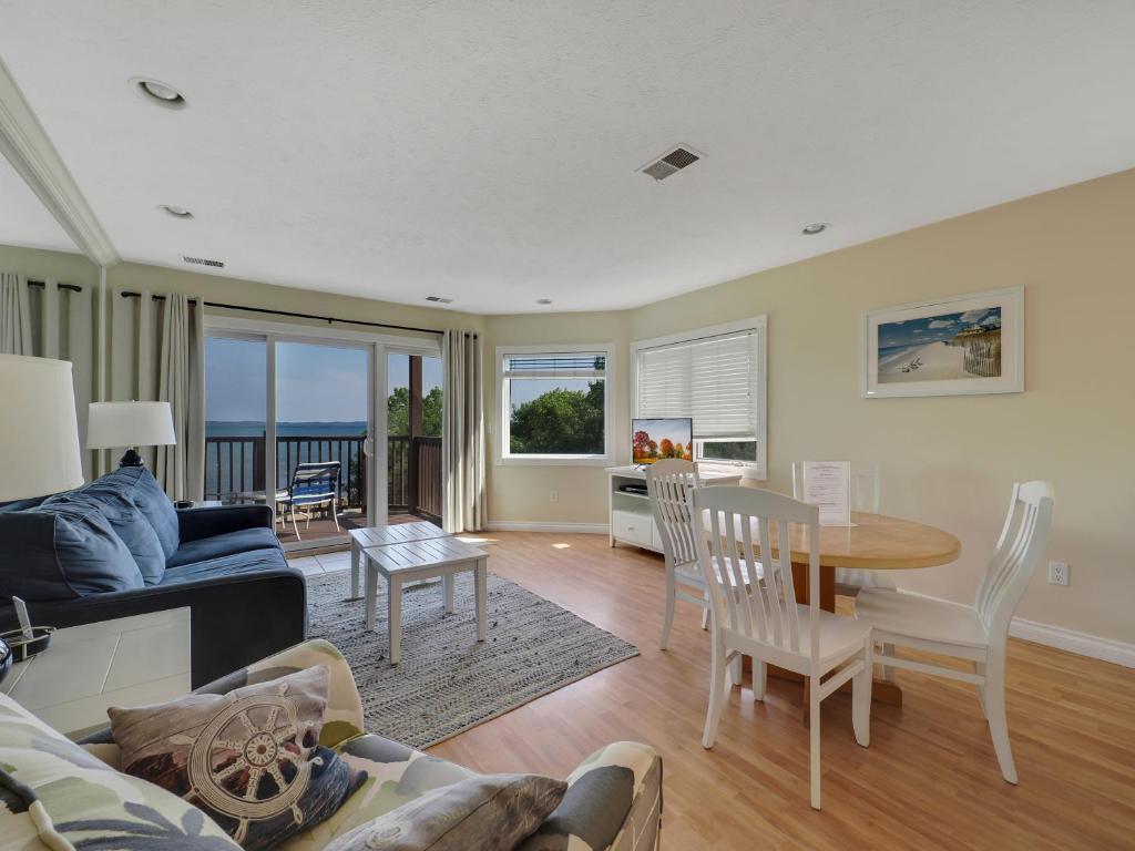 Beach Room 220 - Housity