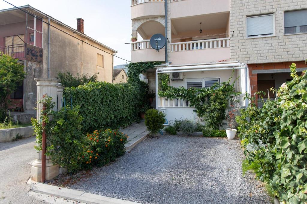 Budova, v ktorej sa apartmán nachádza