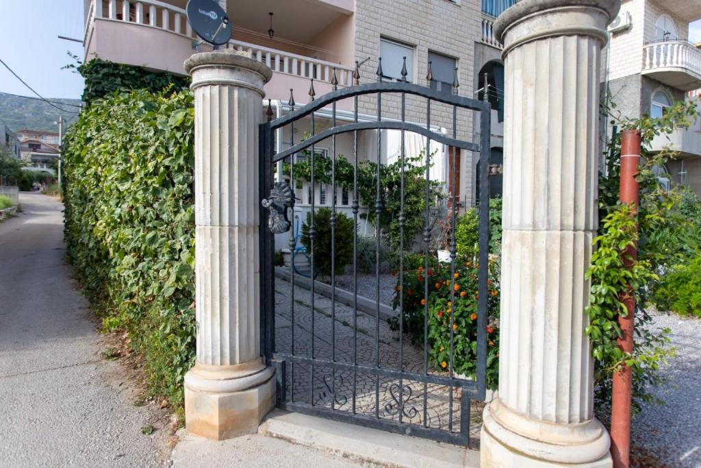 Budova, v ktorej sa apartmán nachádza