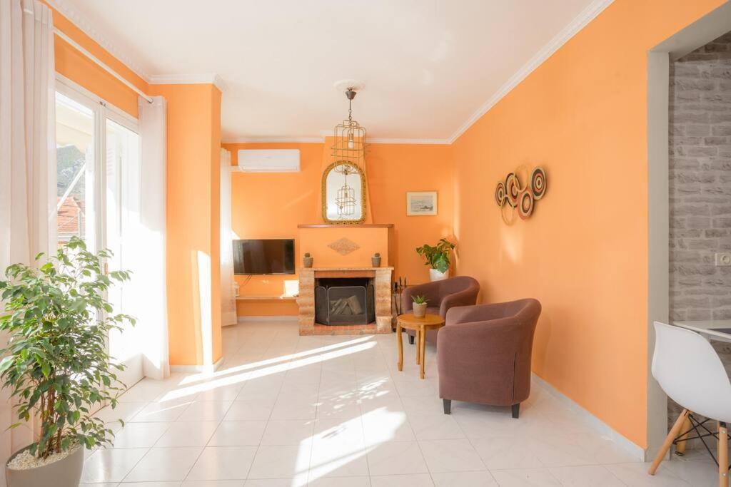 A seating area at New  2 bedroom/ 2 bath ap.Nidri, Familia