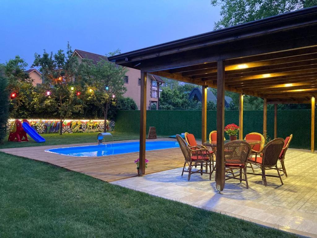 Villa Cevizli - Ceviz ağaçları içinde geniş bahçeli havuzlu müstakil villa,  Sapanca – Updated 2023 Prices