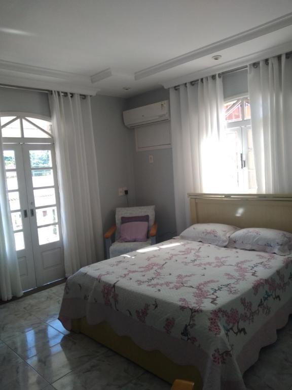 Ein Bett oder Betten in einem Zimmer der Unterkunft Casa de novela , Sol e piscina