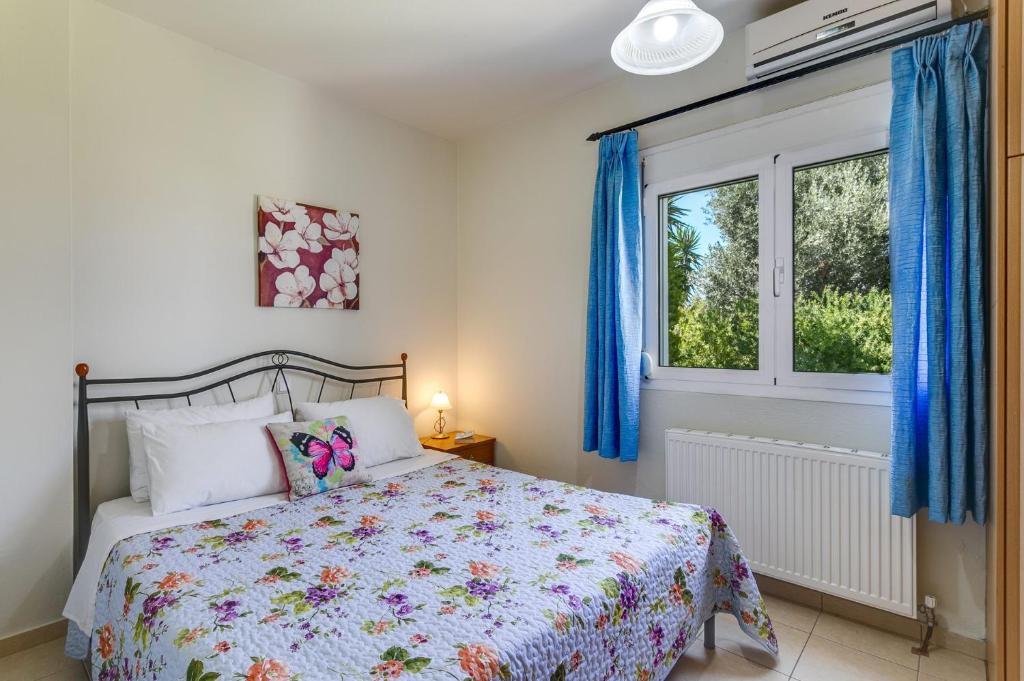 Postel nebo postele na pokoji v ubytování Villa Kastellaki by Villa Plus