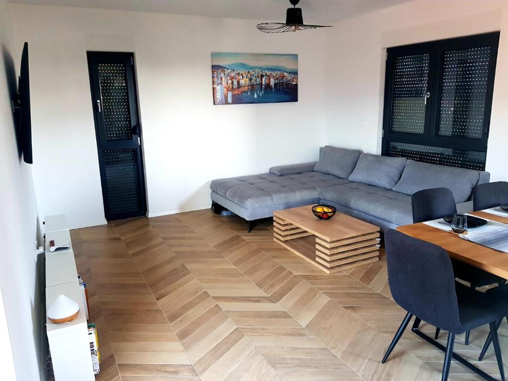 Fotografia z galérie ubytovania Apartment FRANKO in Podstrana v destinácii Podstrana