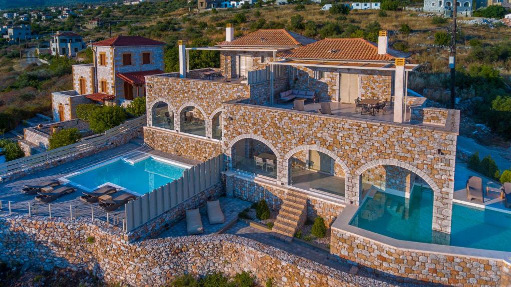 The swimming pool at or close to Pasithea