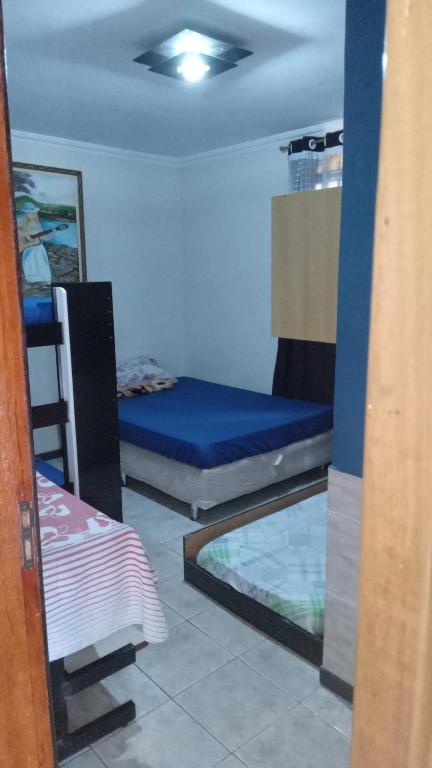 a room with a bunk bed and a mirror at Quartos ao Lado Expominas in Belo Horizonte