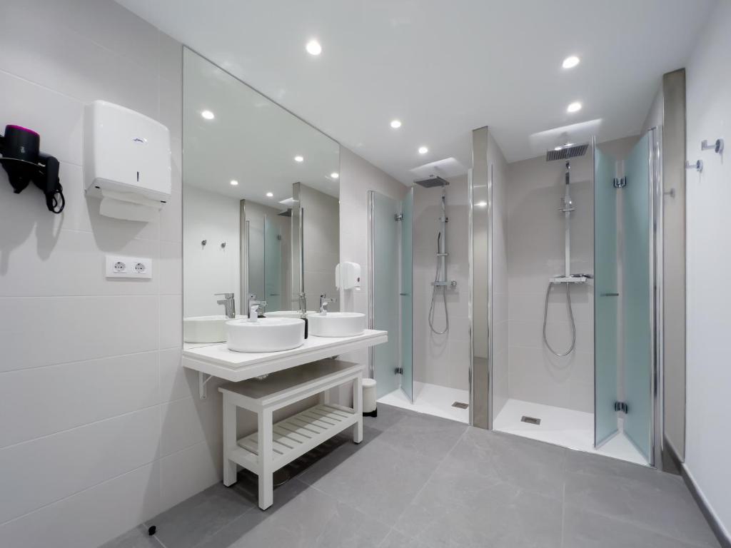 Ένα μπάνιο στο Hostel Charino