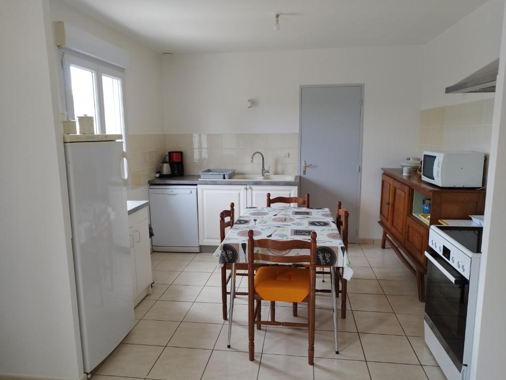 Kuchyňa alebo kuchynka v ubytovaní Gîte - Zot Kaz