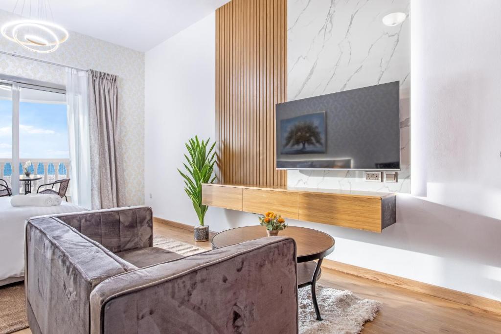 Live and experience a stunning Sea View Studio - Apartamento De Una Habitación