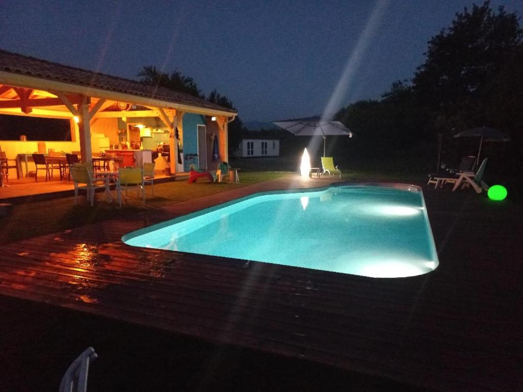 Afbeelding uit fotogalerij van Les chalets Salinéens in Salies-du-Salat