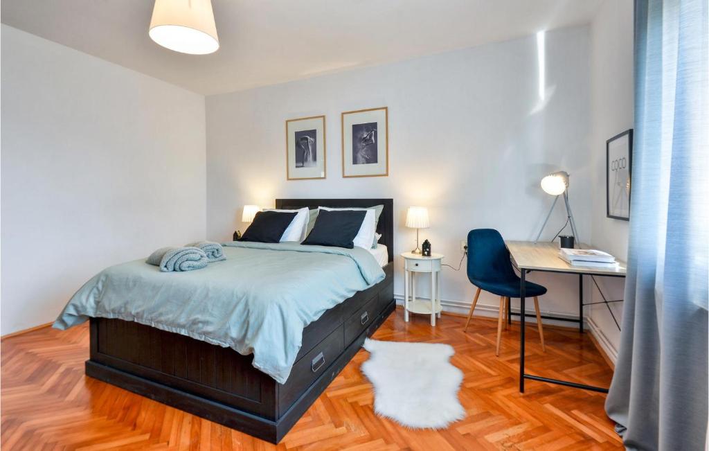 Postel nebo postele na pokoji v ubytování 3 Bedroom Cozy Home In Gornje Plavnice