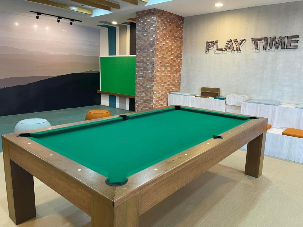 Biliár nebo kulečník v ubytování Serin Tagaytay Staycation