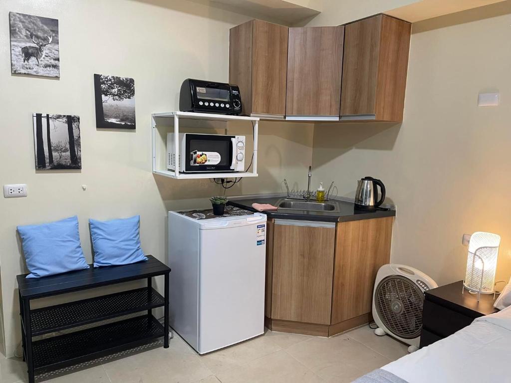 Kuchyň nebo kuchyňský kout v ubytování Serin Tagaytay Staycation