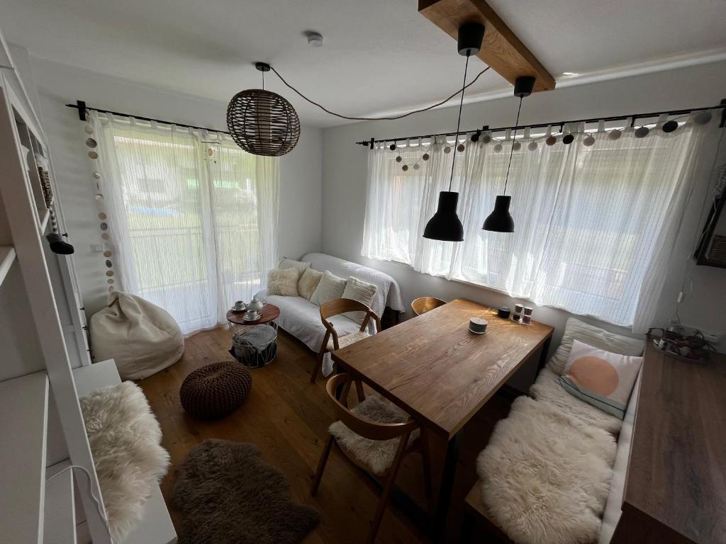 Posedenie v ubytovaní JARA APARTMENT- Ramsau am Dachstein