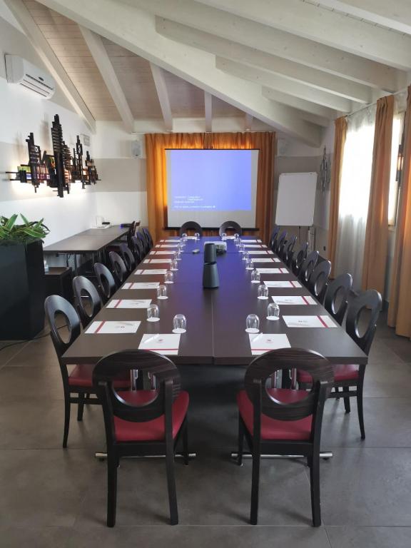 Zaplecze biznesowe lub konferencyjne w obiekcie Best Western Plus Hotel Modena Resort