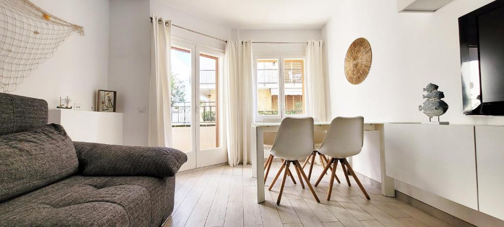 Posezení v ubytování Precioso Apartamento a 3 minutos de la Playa, con parking gratuito