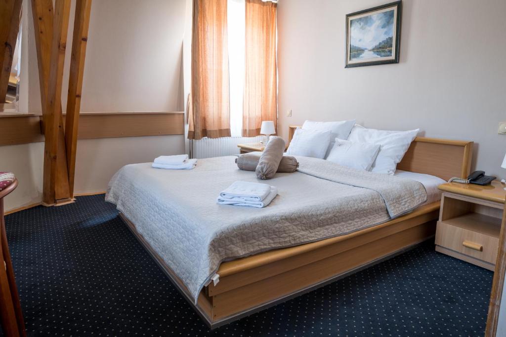Voodi või voodid majutusasutuse Garni Hotel Panorama Lux toas