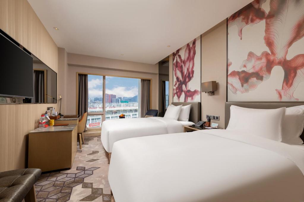 Postel nebo postele na pokoji v ubytování Zhuhai Longzhuda International Hotel