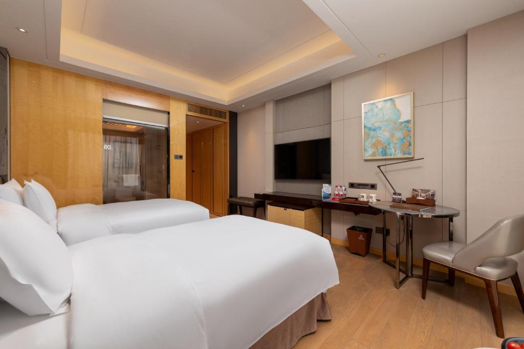 TV a/nebo společenská místnost v ubytování Zhuhai Longzhuda International Hotel