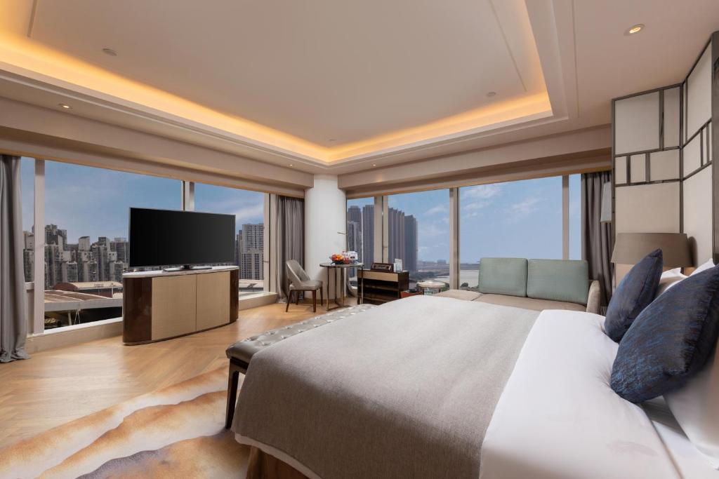 TV a/nebo společenská místnost v ubytování Zhuhai Longzhuda International Hotel