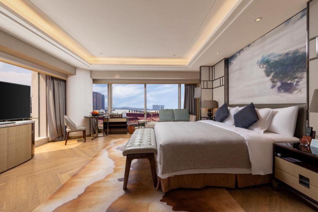 TV a/nebo společenská místnost v ubytování Zhuhai Longzhuda International Hotel