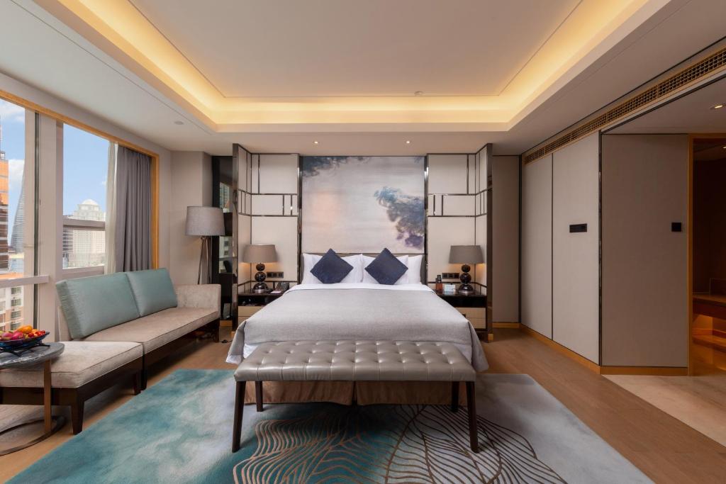 Postel nebo postele na pokoji v ubytování Zhuhai Longzhuda International Hotel
