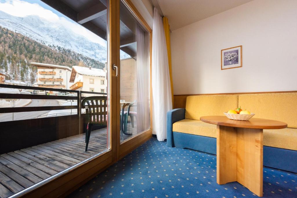 Nespecifikovaný výhled na hory nebo výhled na hory při pohledu z hotelu
