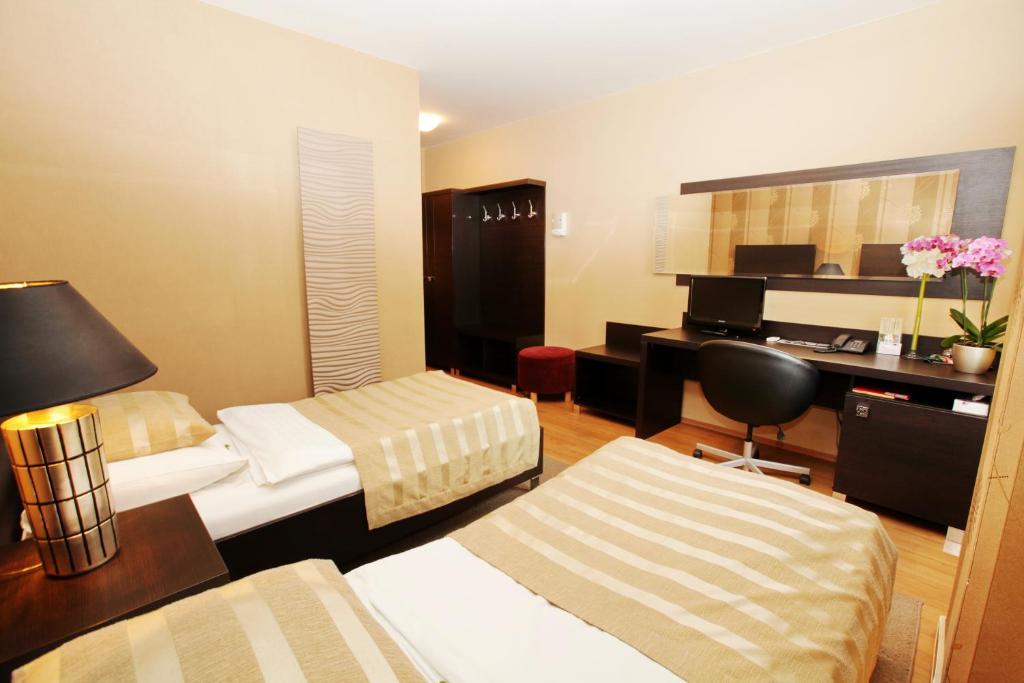 City Hotel Nitra with free parking - Resim 37