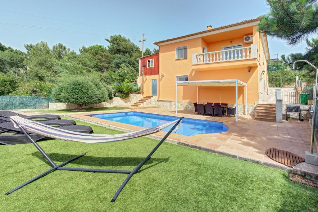 VILLA ROSES with swimming pool & mountain view ONLY FAMILYS