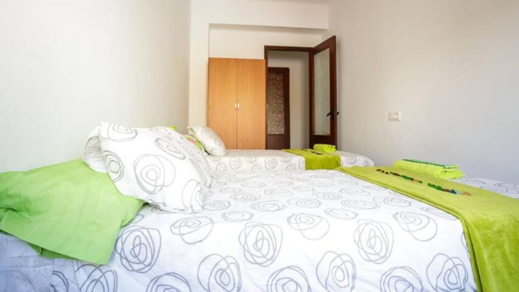 Posteľ alebo postele v izbe v ubytovaní Geranios Wifi en plena Puerta Purchena
