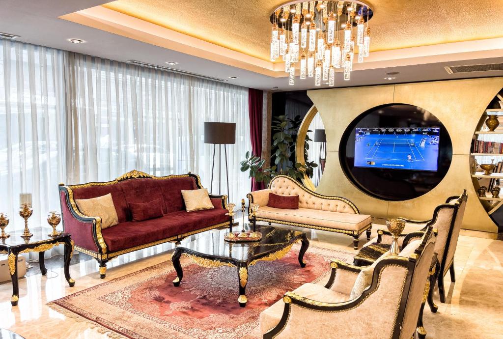 A seating area at The Conforium Hotel İstanbul