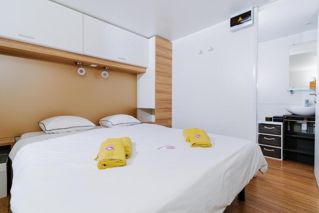 Postel nebo postele na pokoji v ubytování Mobile home RENE