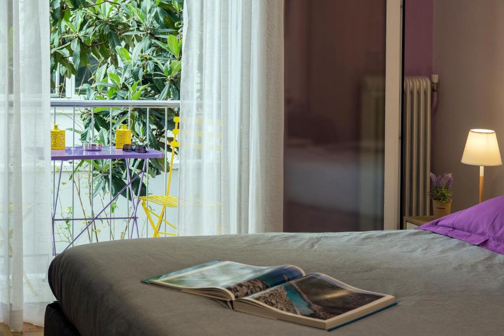 Posteľ alebo postele v izbe v ubytovaní Stylish Modern Studio in the Heart of Athens