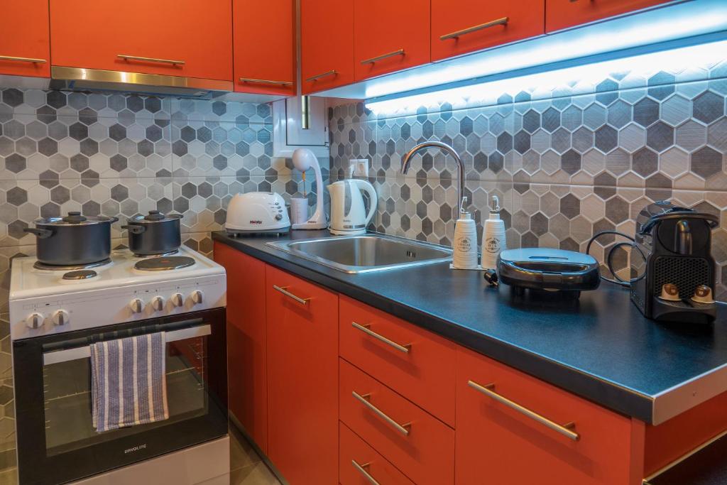 Kuchyňa alebo kuchynka v ubytovaní Stylish Modern Studio in the Heart of Athens