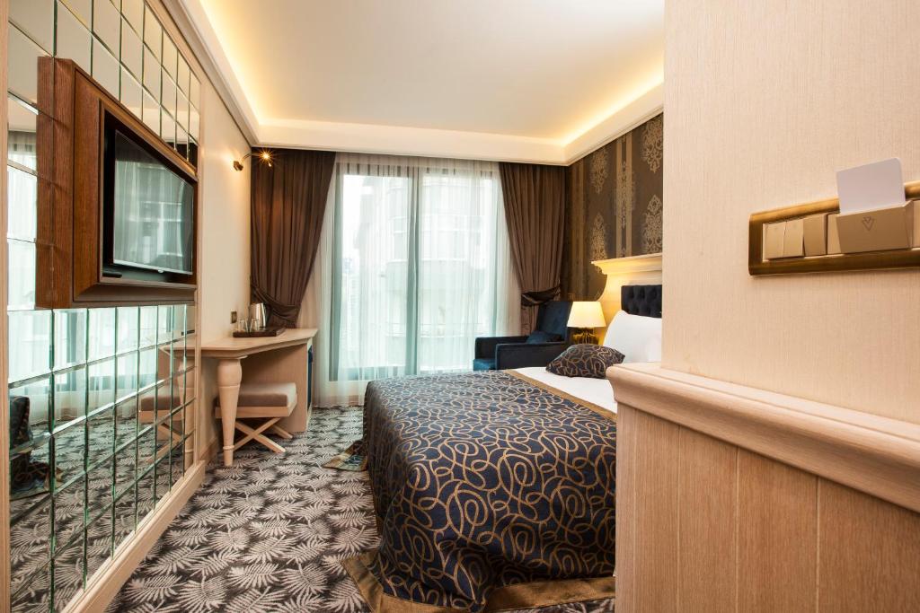 A bed or beds in a room at The Conforium Hotel İstanbul