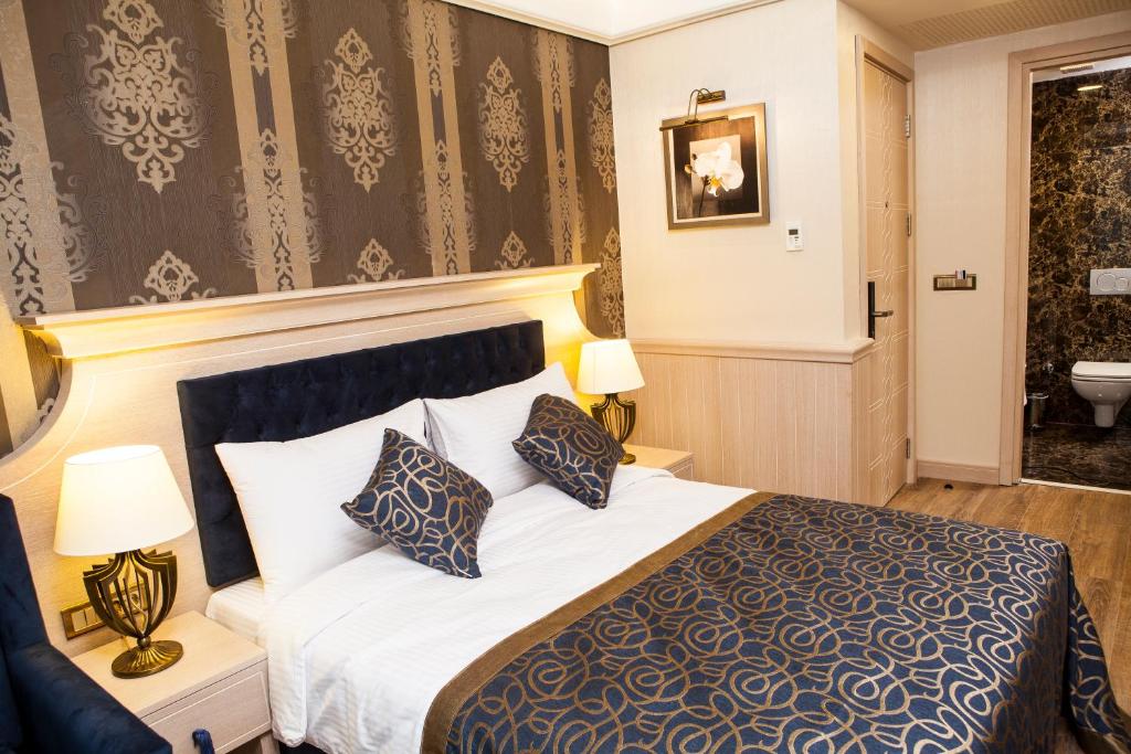 A bed or beds in a room at The Conforium Hotel İstanbul