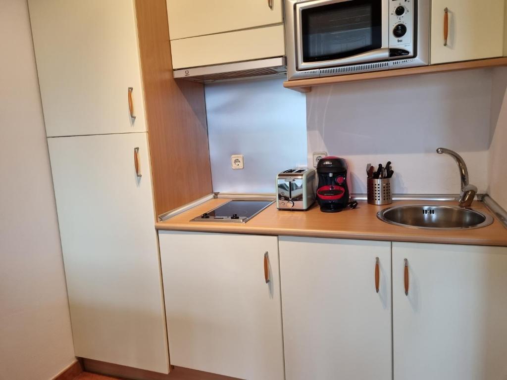 Kuchyň nebo kuchyňský kout v ubytování 17C01 Apartamento Caravia